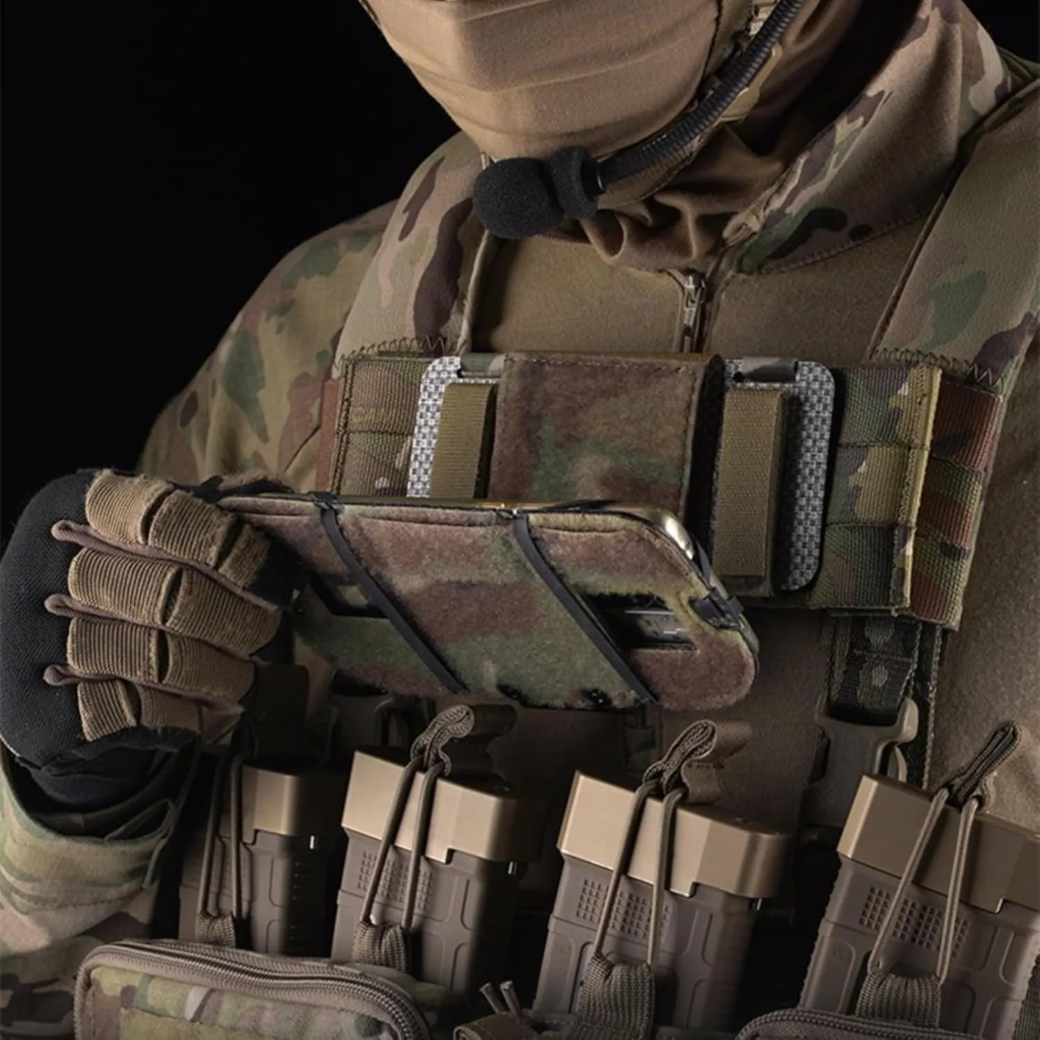 Airsoft Plate Carrier Molle Phone Carrier Outdoor Lightweight Navigation Board，Wide Angle Foldable Phone Holder Chest Rig Hovering Mount Tactical Vest Accessory (Camouflage)