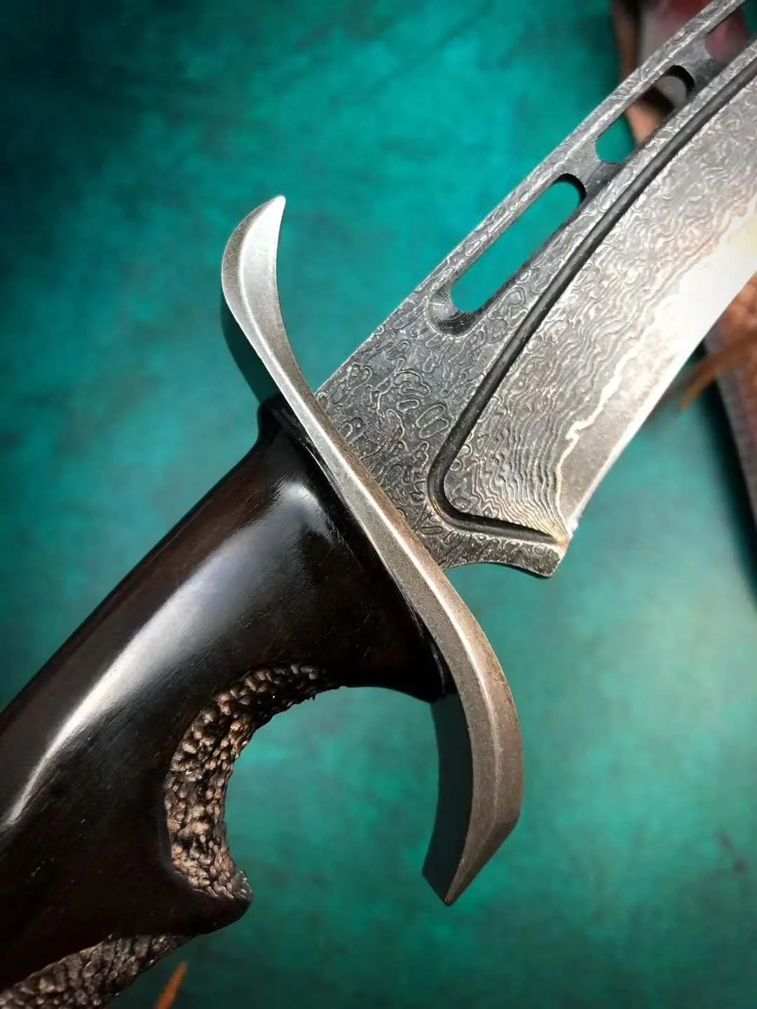 Black Pearl Damascus Steel Outdoor Knife