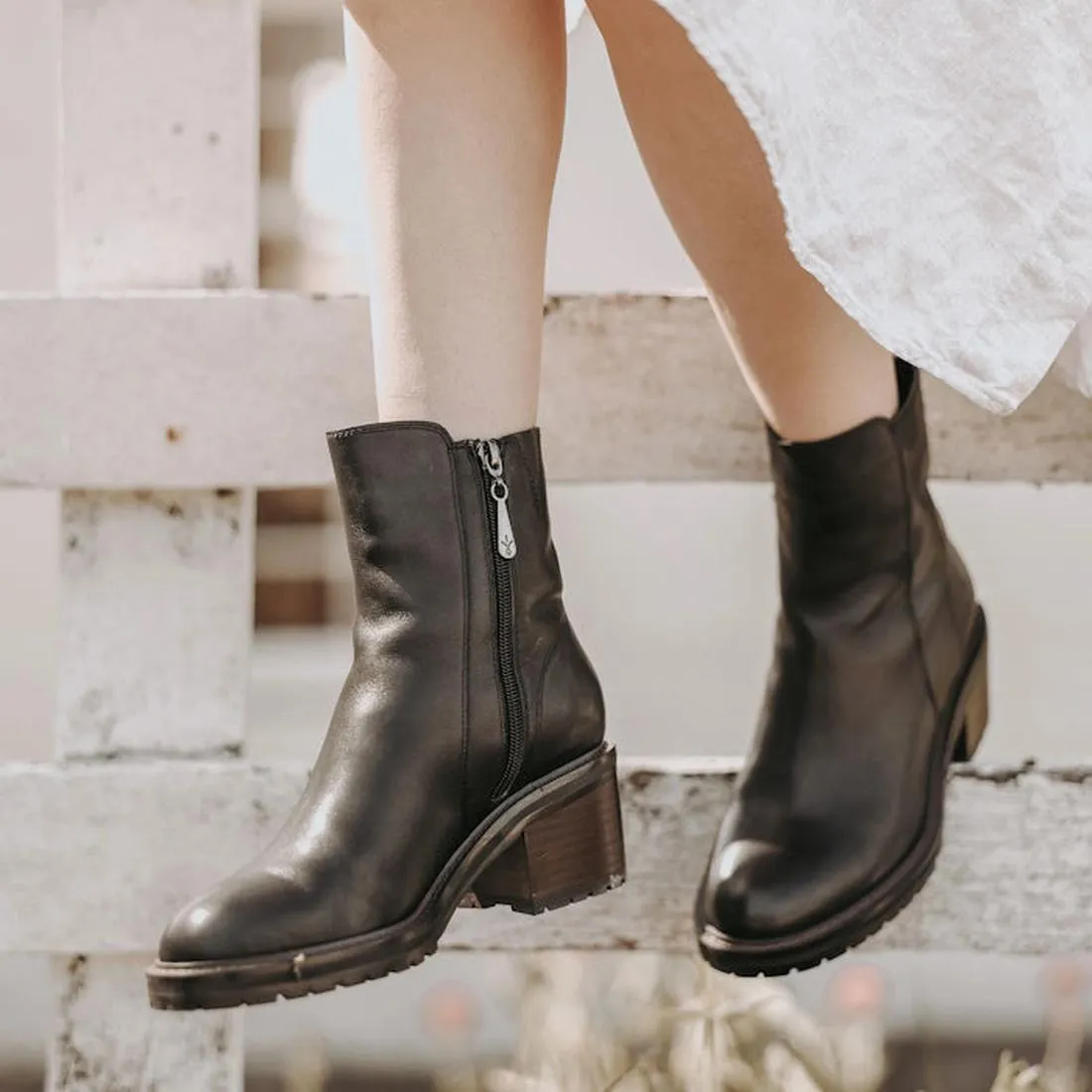 EMU Zeil Leather Calf  Block Heeled Boot Black