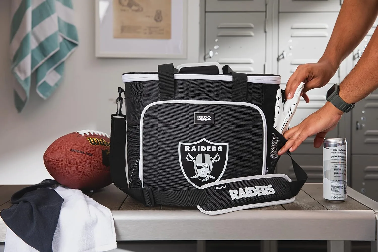 Igloo Limited Edition NFL 28 Can Insulated Tailgating Cooler
