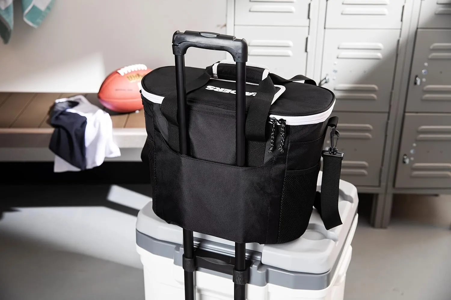 Igloo Limited Edition NFL 28 Can Insulated Tailgating Cooler