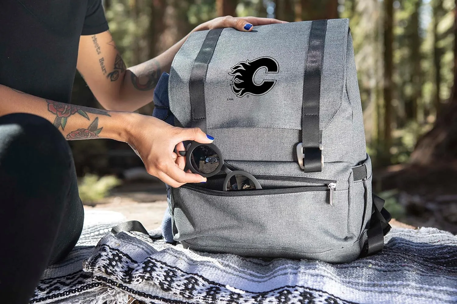PICNIC TIME NHL Calgary Flames OTG Traverse Backpack Cooler, Soft Cooler Backpack, Hiking Backpack, (Heathered Gray)