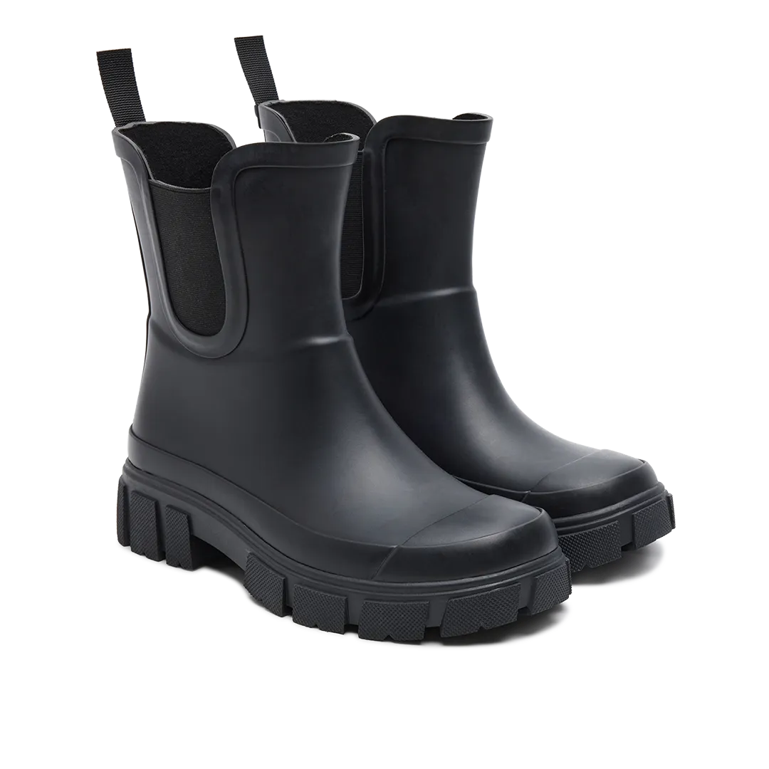 Rubber boot with a chunky track sole