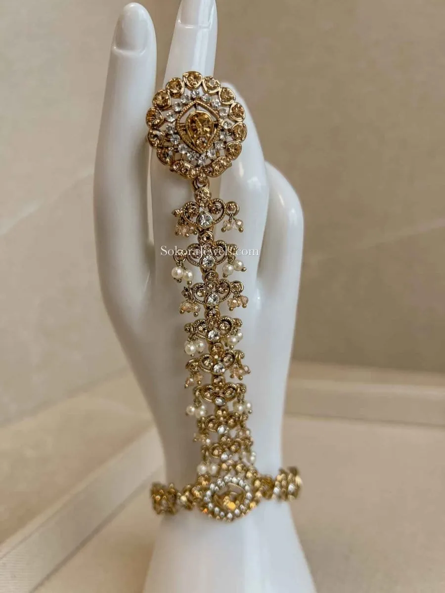 Tehmeena Hand harness - Clear & Golden